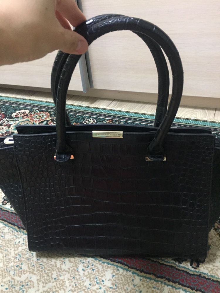 Продам сумку Victoria Beckham (кожанная)