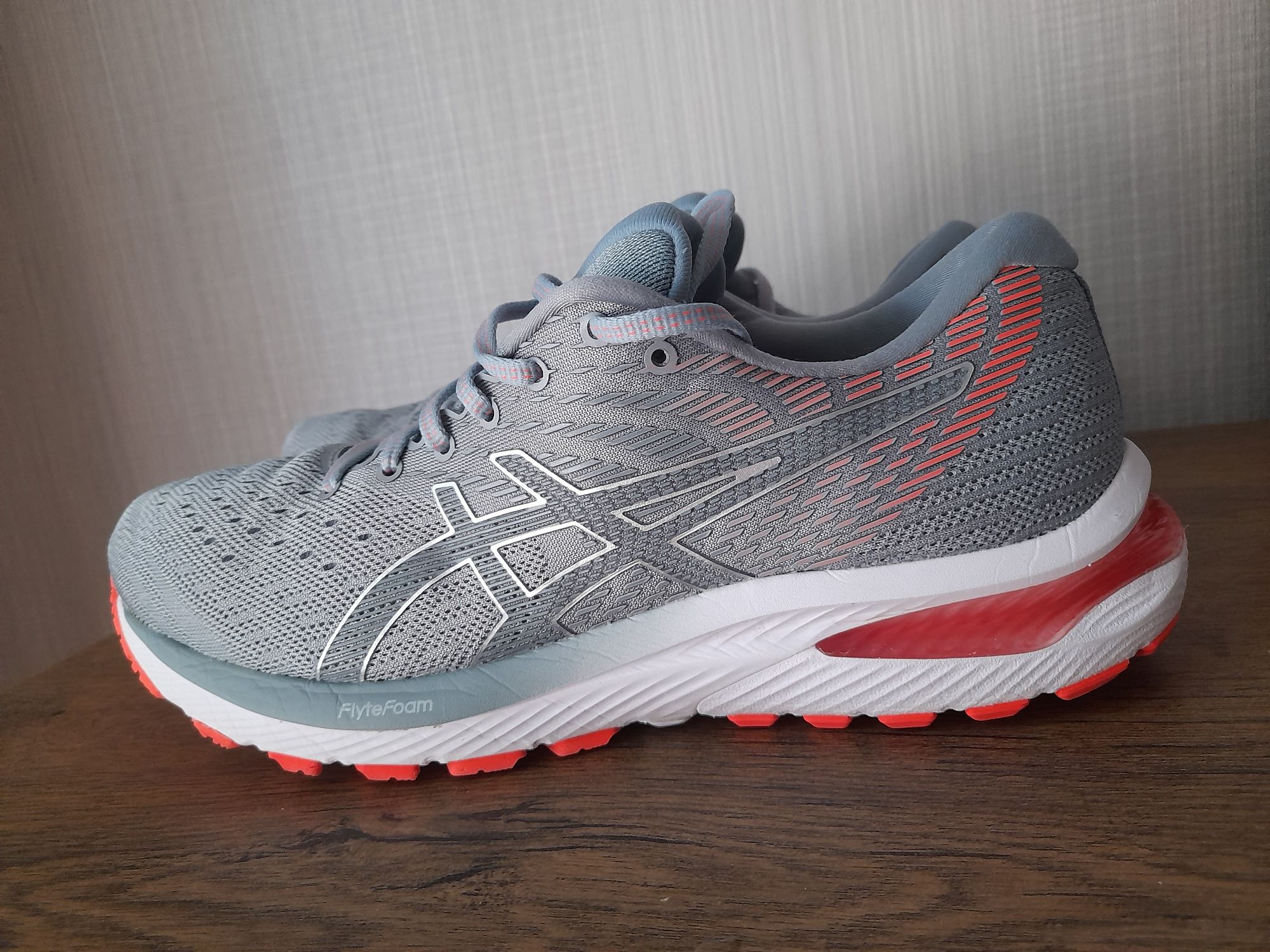 Asics gel Cumulus 22 маратонки 42.5 номер.