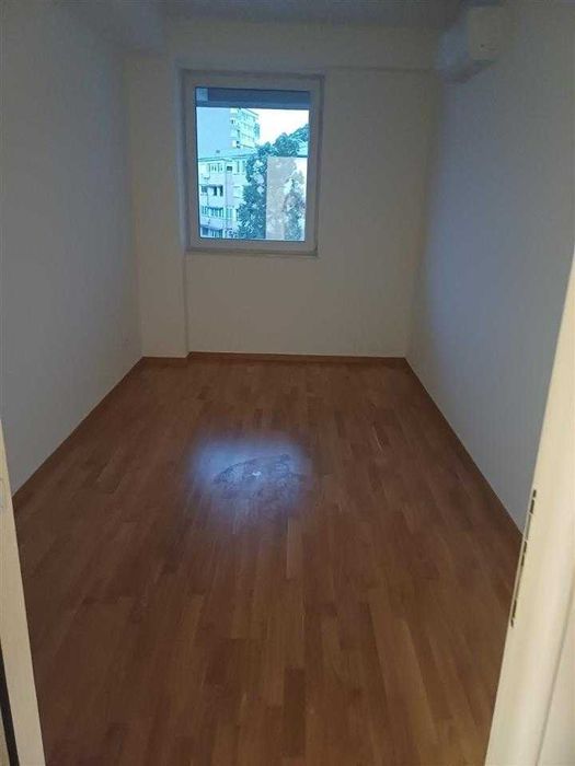 Дава се под наем Тристаен апартамент в Бургас, Меден рудник - зона А - 70 кв.м за 153 € - Снимка #2