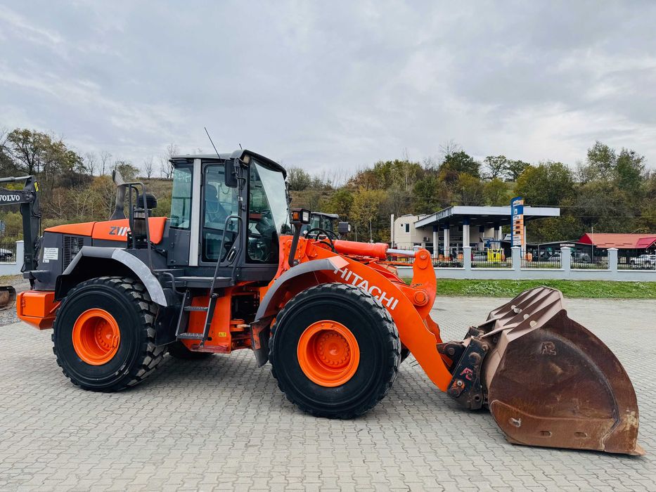 Incarcator frontal Hitachi ZW 220, an 2007, 20 tone, cupa 5mc, TOP !
