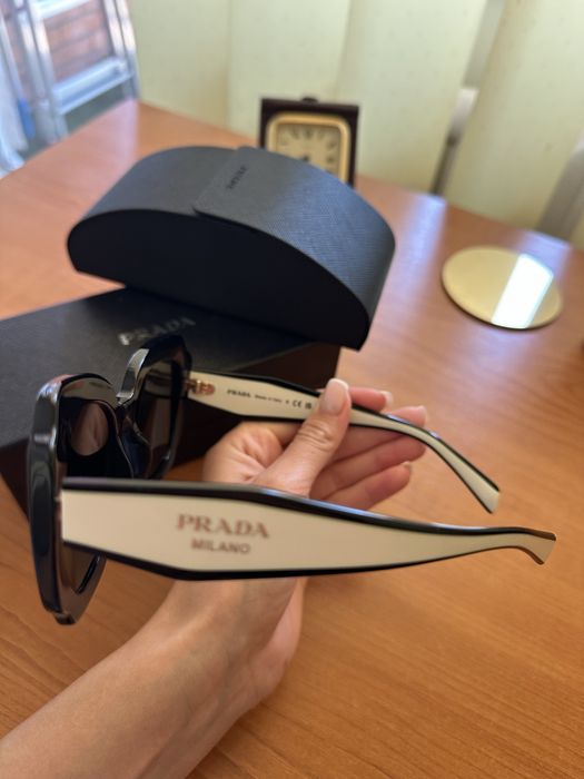 Ochelari de soare Prada