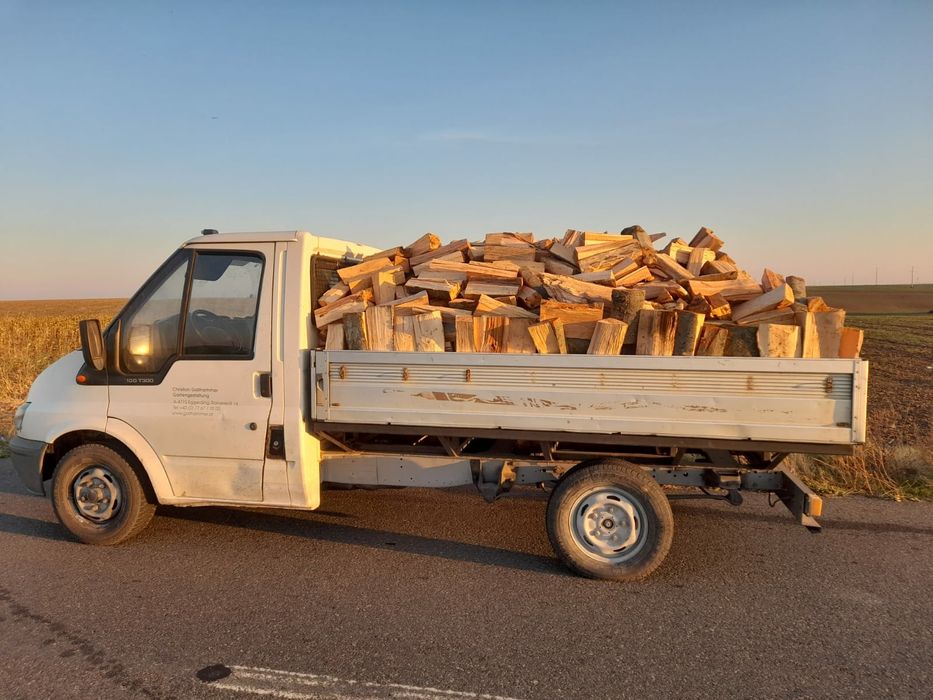 Vand deseuri si lemne de foc uscate,sparte. Livrare gratuita