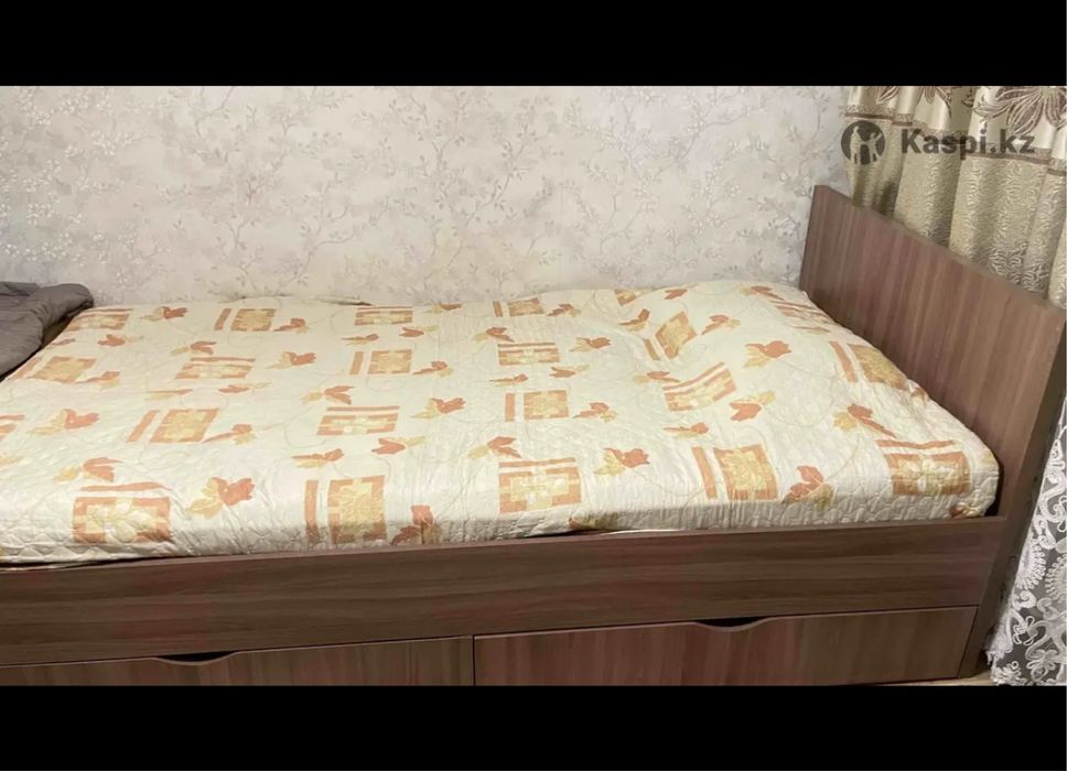 Продам кровать с матрасом