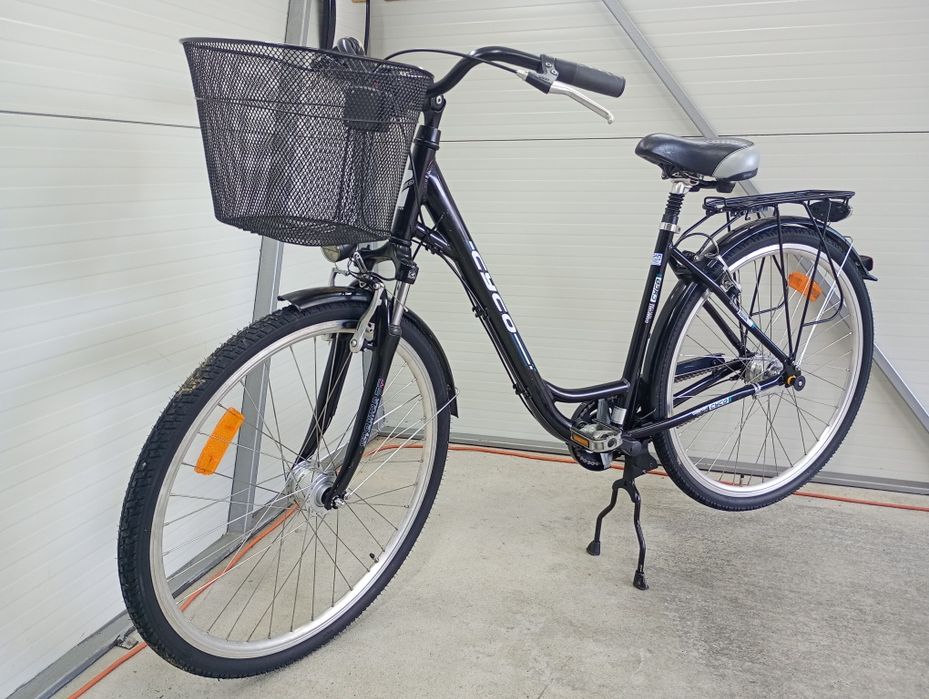 Vând bicicletă damă CYCO,cu 7 vit Nexus,frână picior,negru