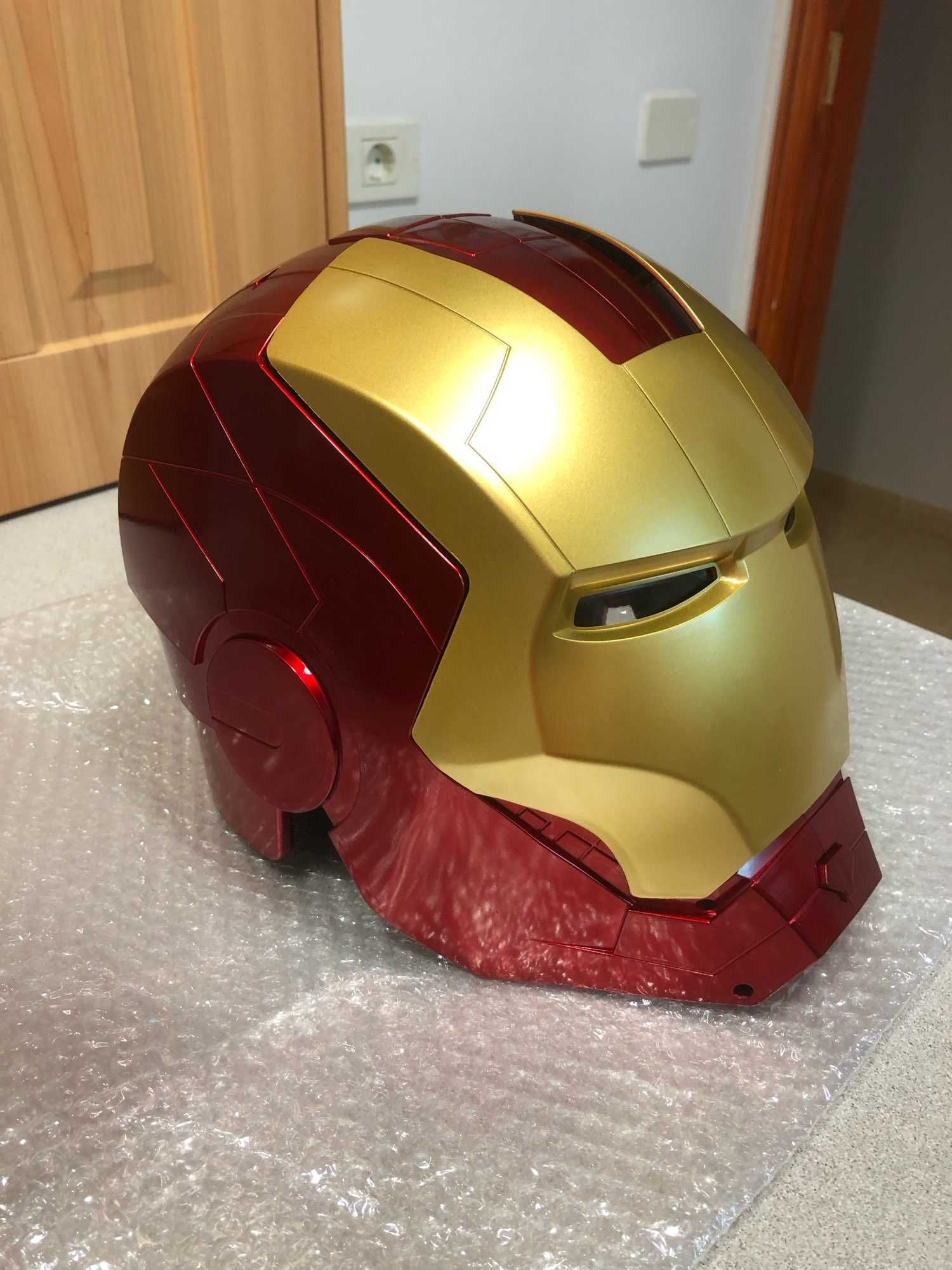 Casca Iron Man cu lumina led NOUA, sigilata