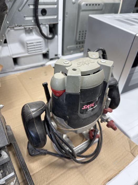 Продавам два електроинструмента в работещо състояние: