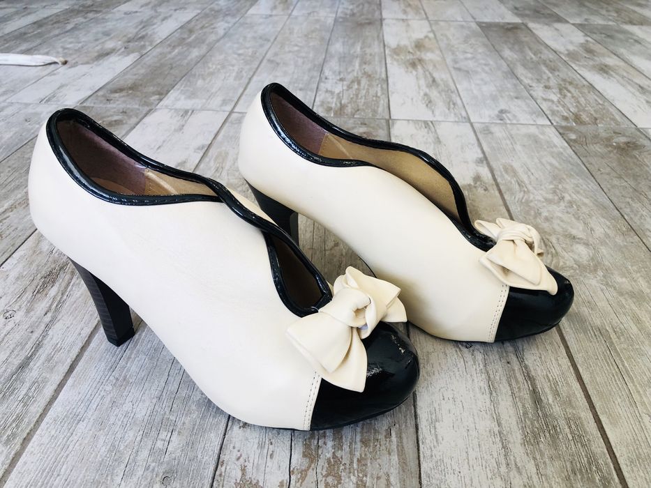 Чисто нови дамси обувки