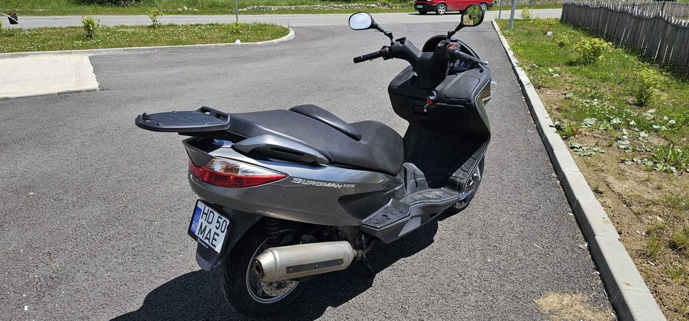 Suzuki Burgman 125 cc ( se conduce cu categoria B )