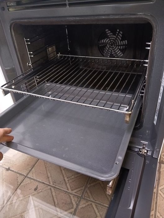 Като нова свободно стояща печка с керамичен плот Voss Electrolux