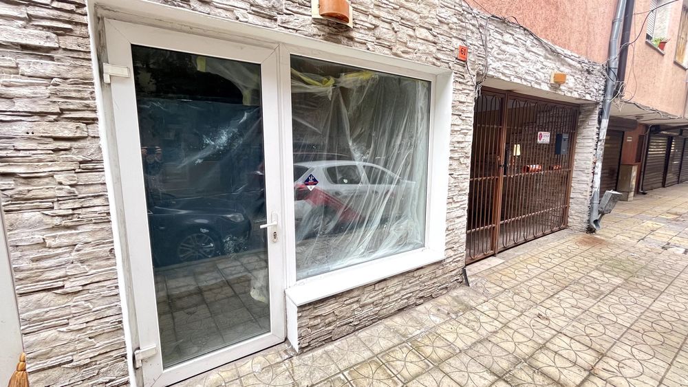 28м2 партер с лице към улицата на Патриарха - за магазин, офис, жилище