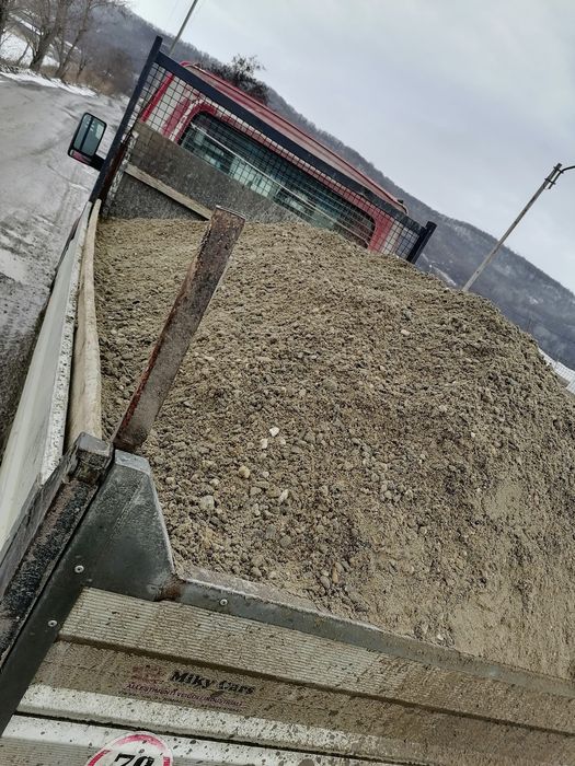 Vând nisip, balastru.