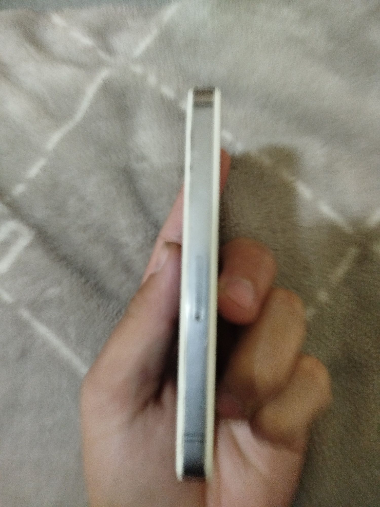 Iphone 4 hamma joyi ishlaydi aybi iclodga tushgan