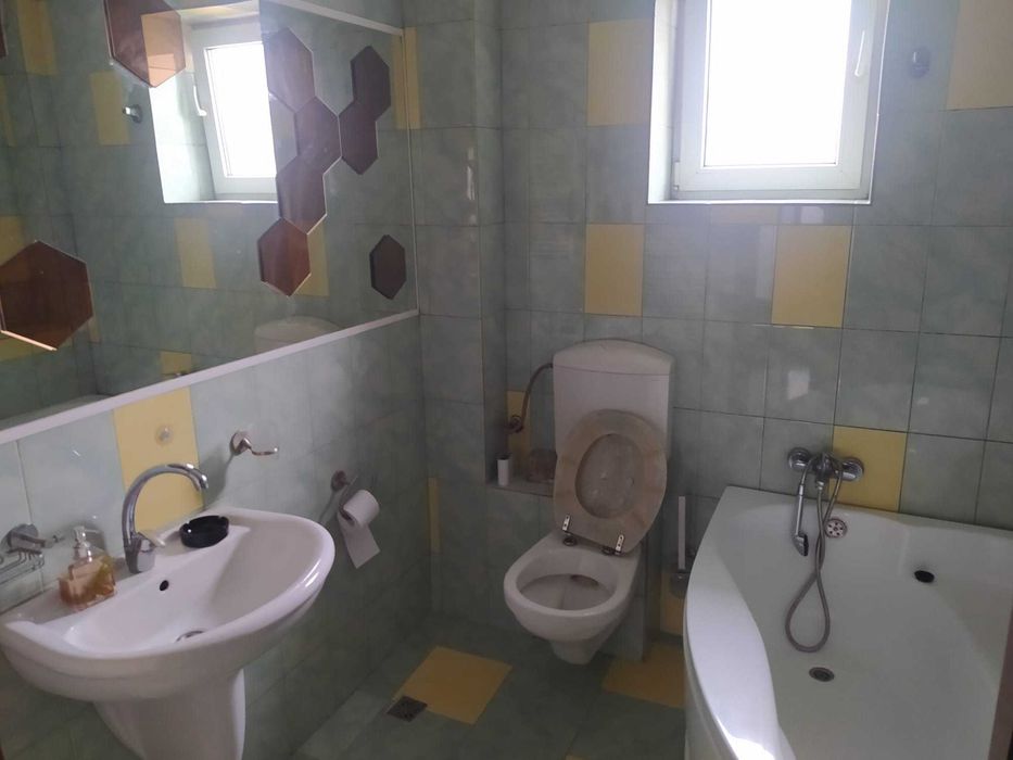Apartament cu 3 camere de inchiriat
