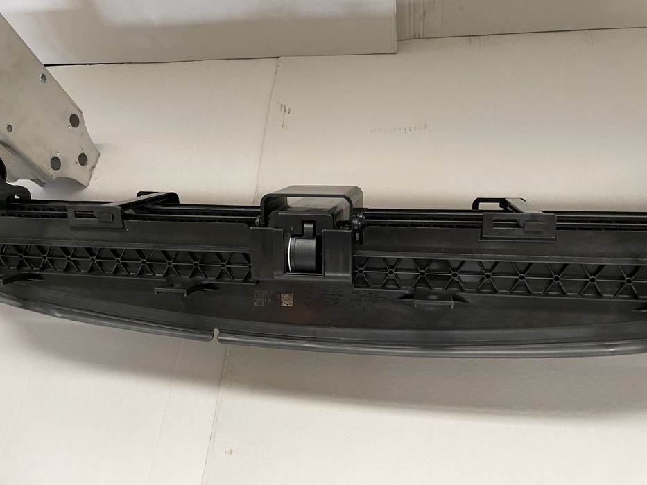 Tragar trager BMW seria 7 G11 G12 deflector intaritura bara grila acti