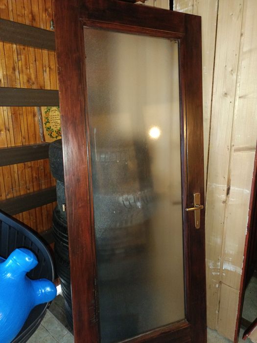 Vând uși de interior