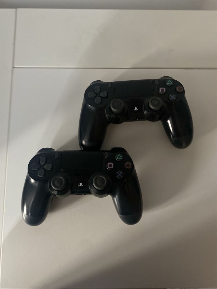 ПРОДАВАМ Ps4 SLIM с 2 джойстика+5игри