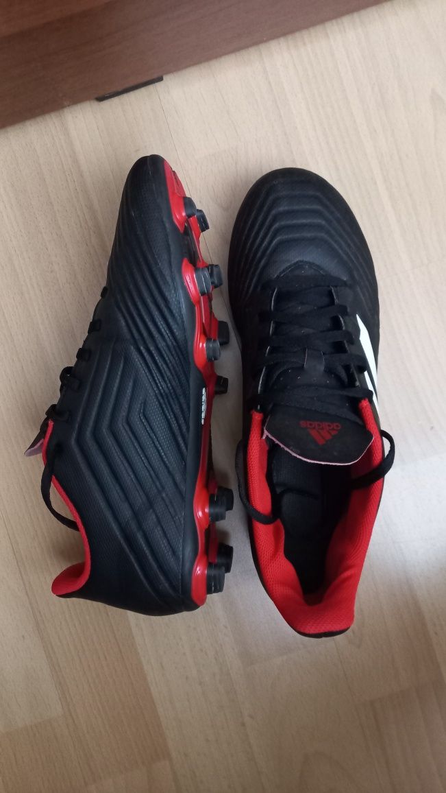 Футболни бутонки Adidas Predator