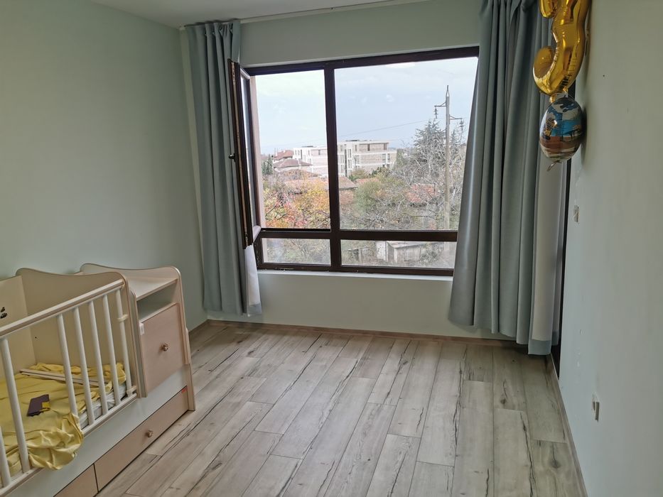 Тристаен апартамент под наем Варна кв. Бриз Варна  с паркомясто 1200лв