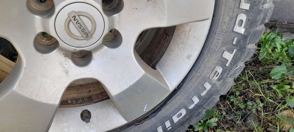 Genți +cauciucuri pt Nissan Navara d22 și d40 R16 70 255