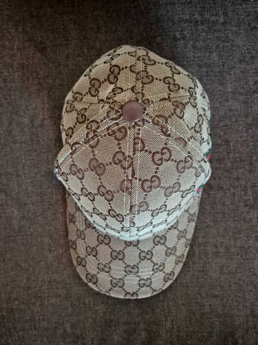 Gucci шапка закупена от Италия