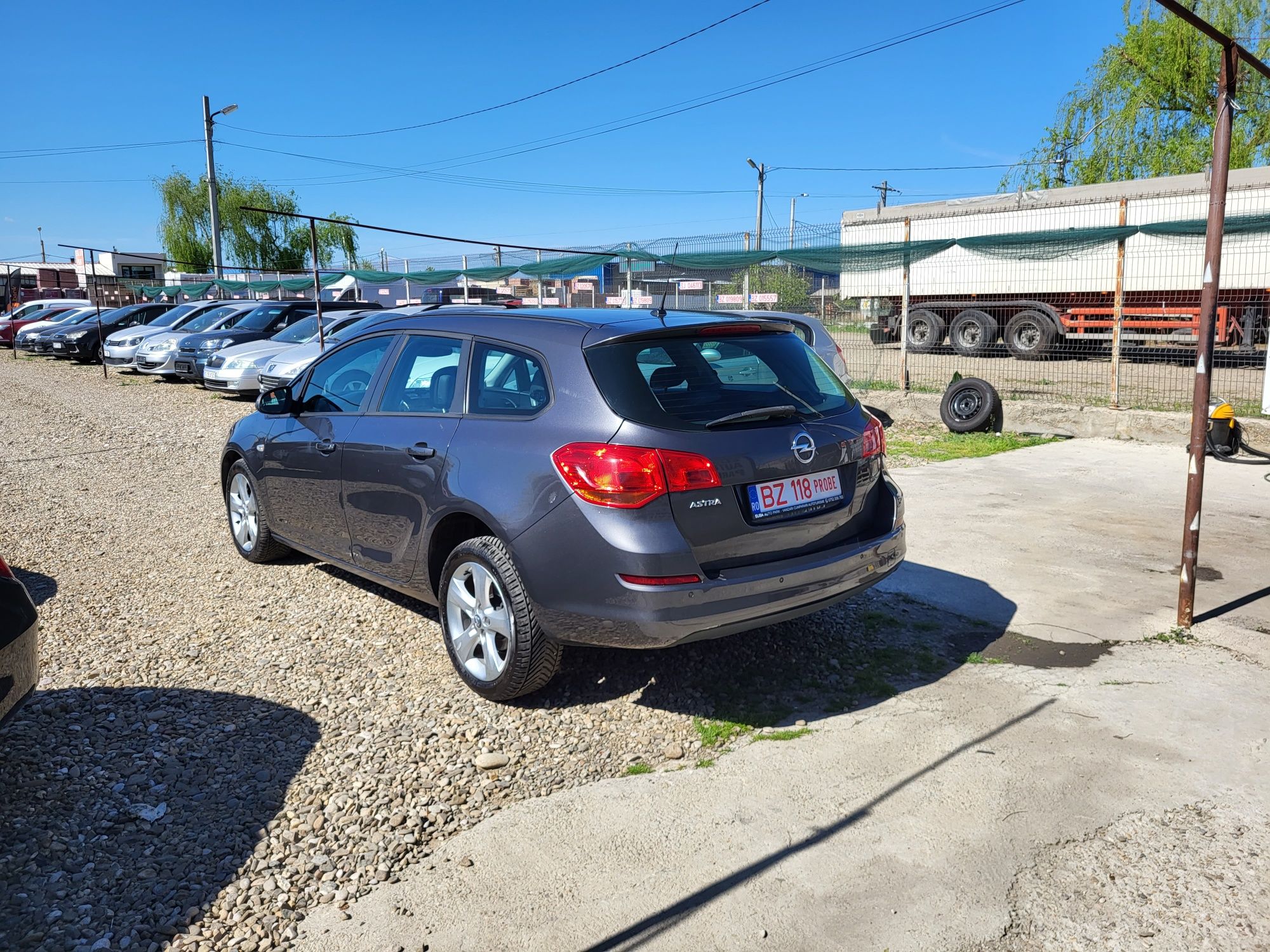 Opel Astra J 1.6 benzina fab 2011 RATE/CASH/ BUY BACK