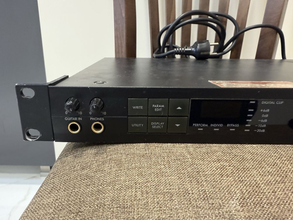 Продавам китарен процесор Korg A2