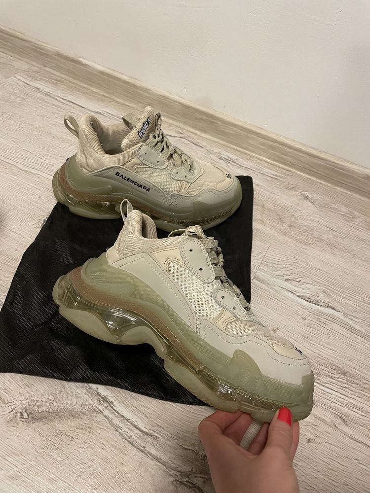 Balenciaga triple S bej