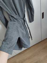 Rochie tricot fin cu decolteu în V și despicaturi laterale