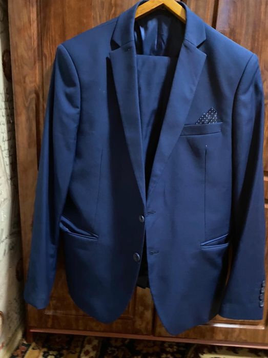 Костюм  новый синий.