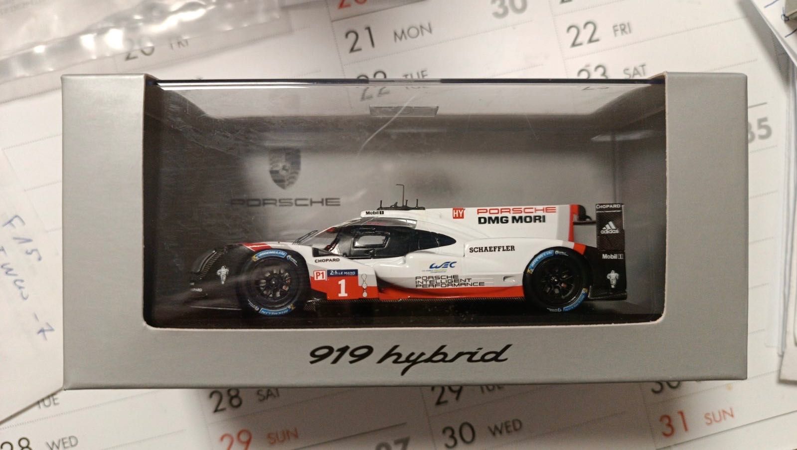 Продавам нови модели на Porsche 1:43
