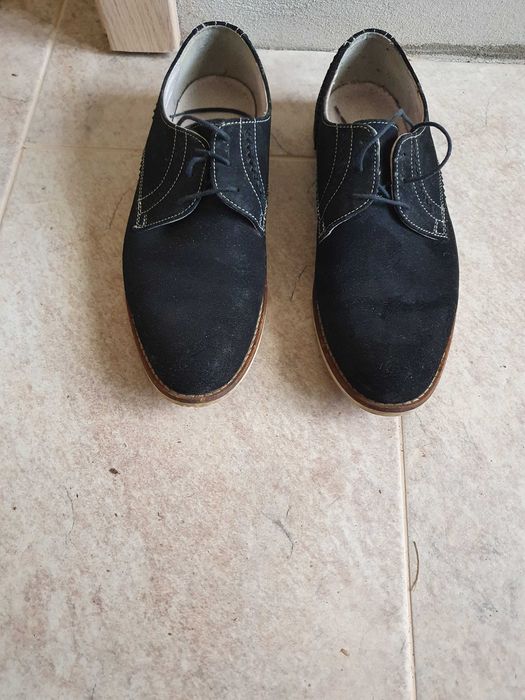 Vand pantofi barbatesti din piele intoarsa