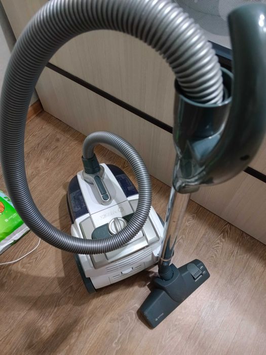 Продам пылесос Vitek в хорошем состоянии