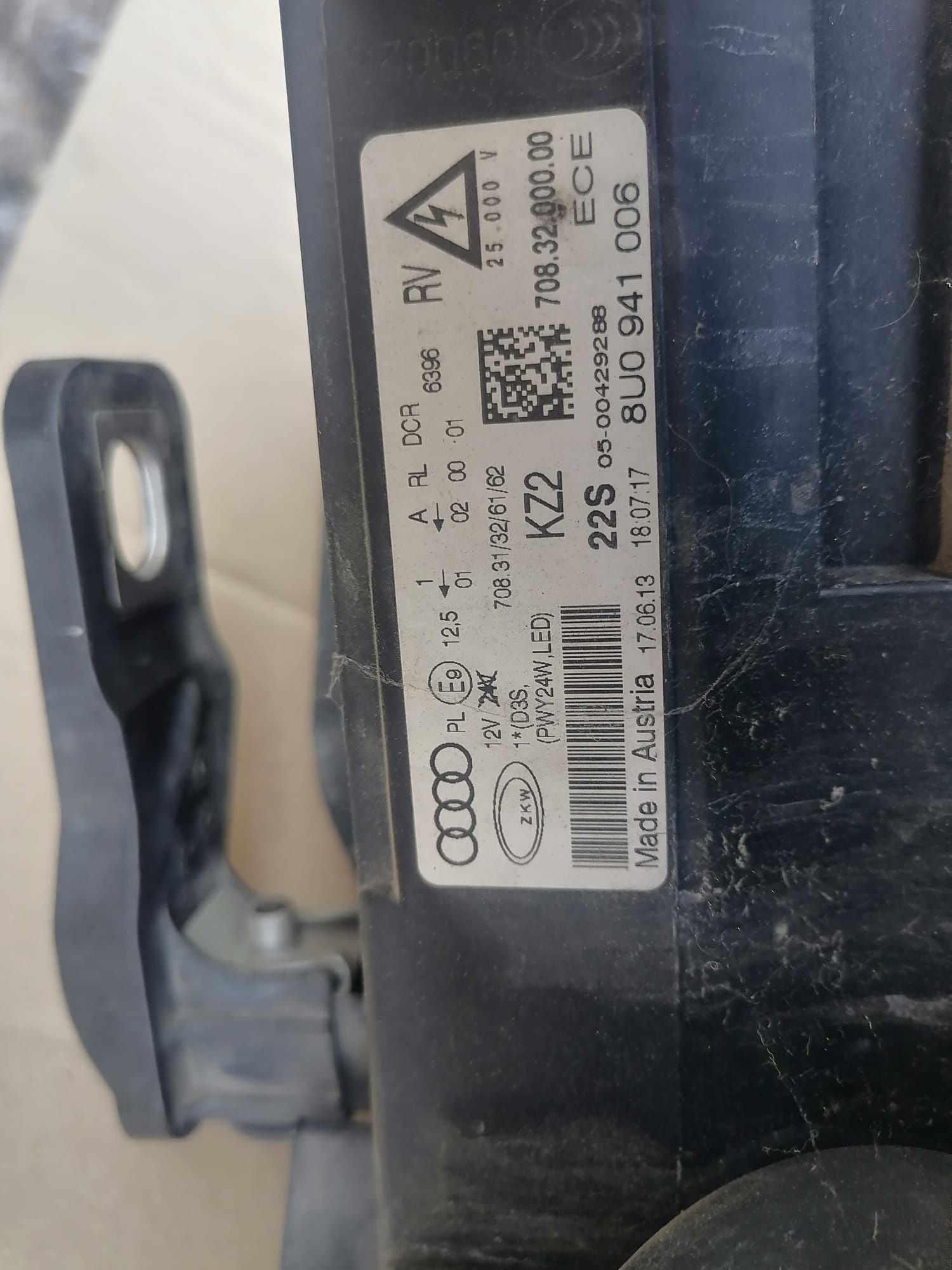 Far dreapta complect Audi Q3 8U 2014 8U0941006