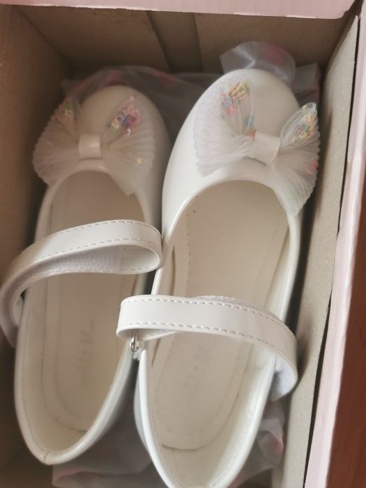 Нови лачени обувки 25 нонер