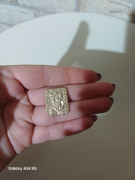 Значки различни по 3лв за брой