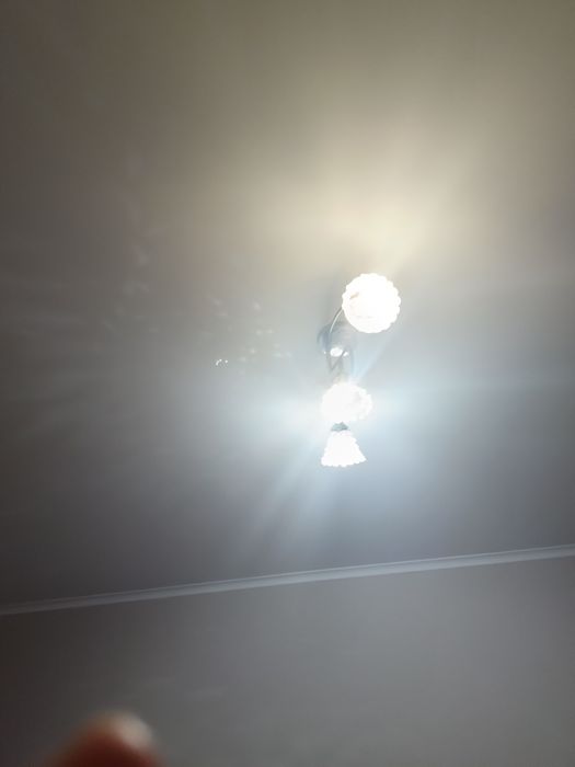 Продам люстру 3 лампочки