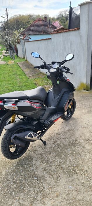 Vând Aprilie sr 50 Factory 2300 KM
