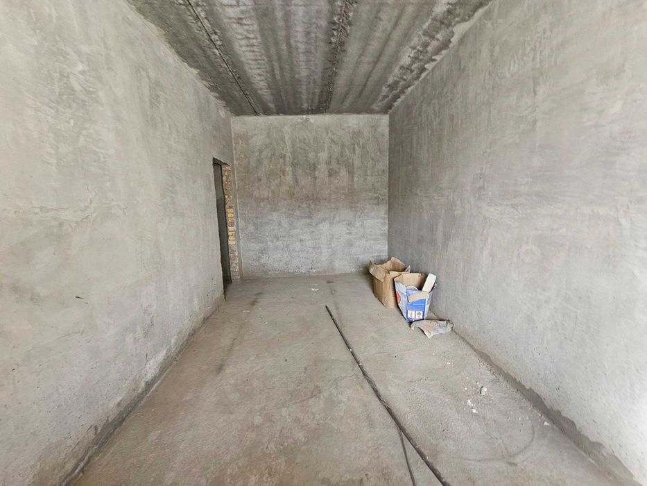 2 хоналик квартира 1 этаждан сотилади.ор: 5-мкр.35-мактаб