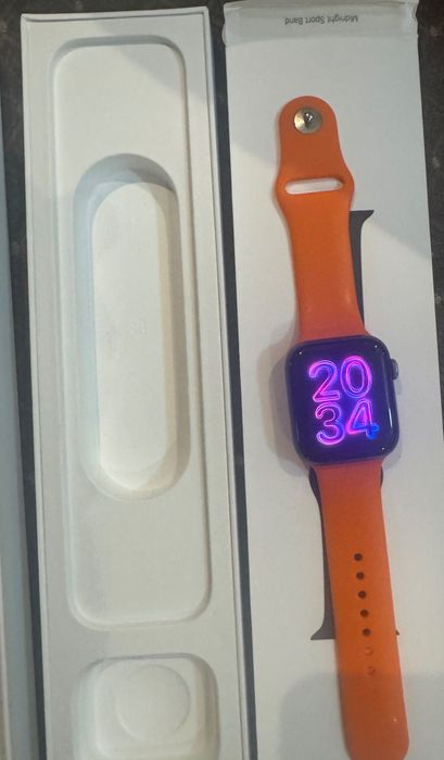 часовник apple watch SE 6 ,44 mm