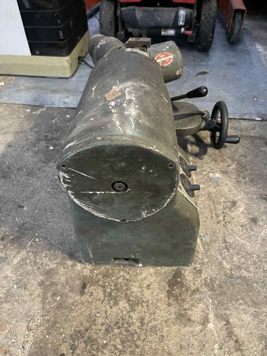 Машина за шлайфане на клапани