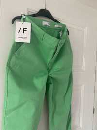 Панталон прелестен зелен цвят