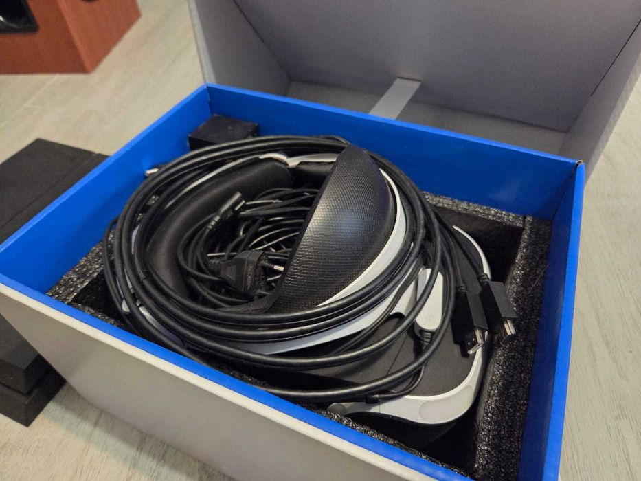 Vand PS4 2 controlere si kit VR1