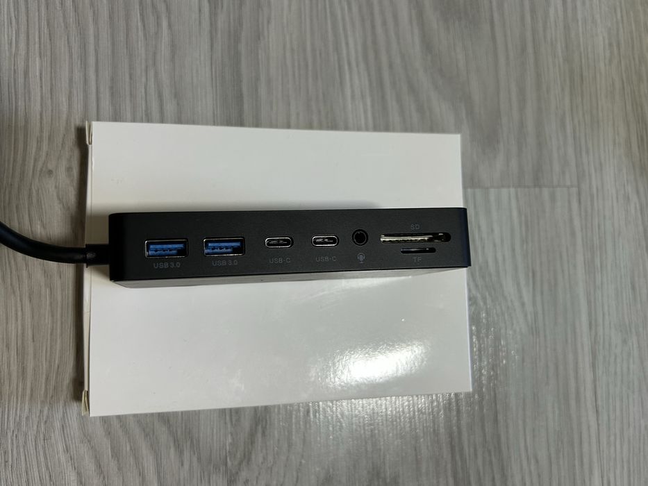 Докинг станция за Microsoft лаптопи (всичко се вижда на снимките)