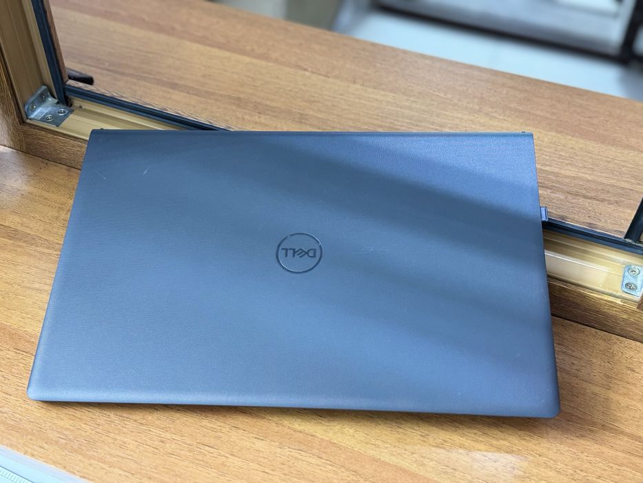 Dell ноутбук в хорошем состояние