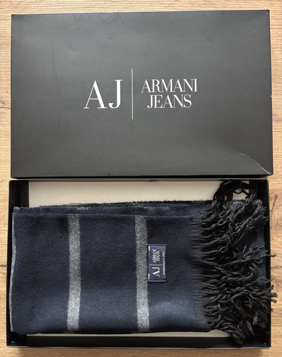 Продавам кашмирен шал Armani