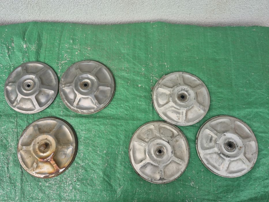 Vand 6 capace rotii metalice dacia 1300/1310/1410 Romania  comunista