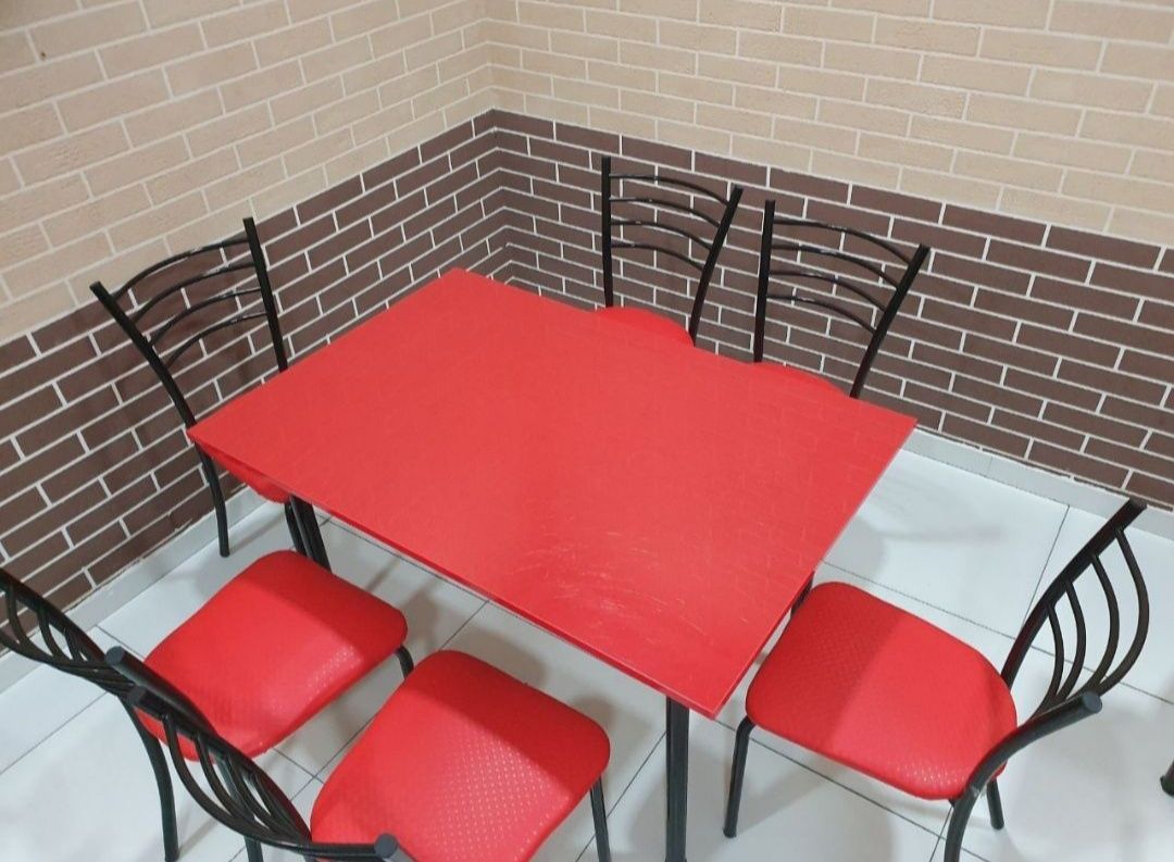 Столы и стулья для столовой и кухонный и кафе