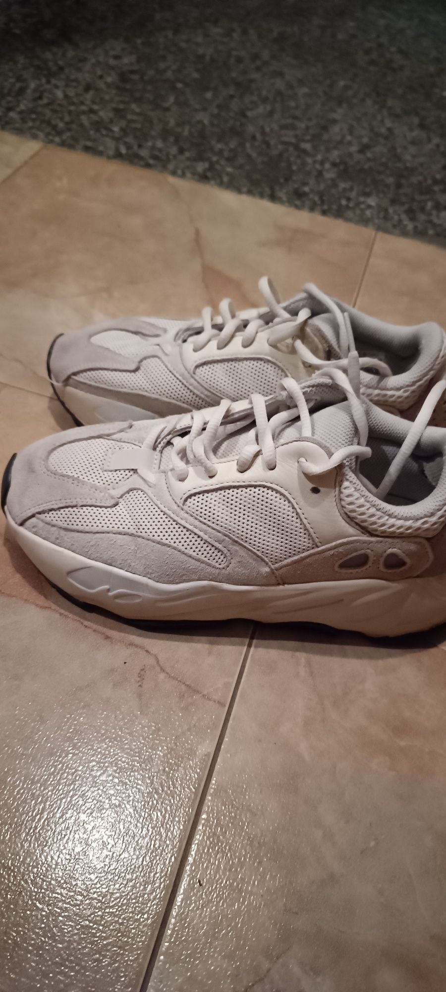 Adidass Yeezy 700 V2