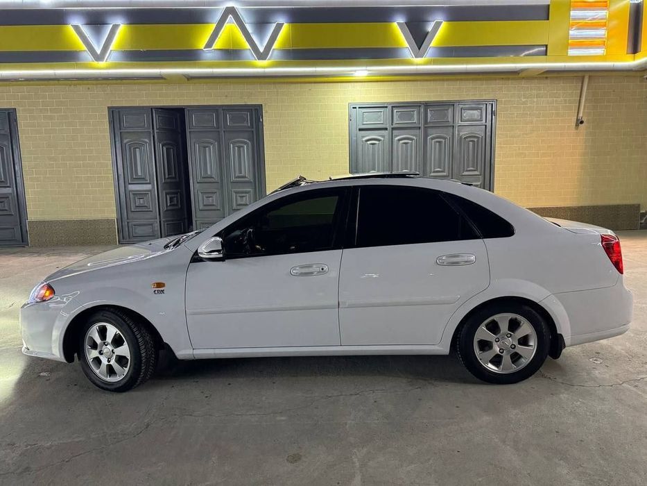 Продаю Жентра  мерс салон