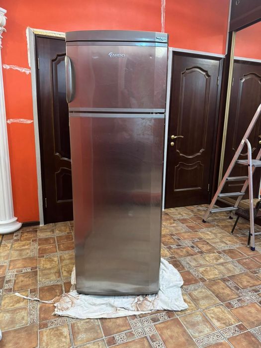 Продам итальянский холодильник